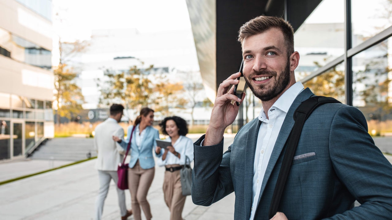Banning public Wi-Fi is not enough: How Holafly for Business secures corporate travel