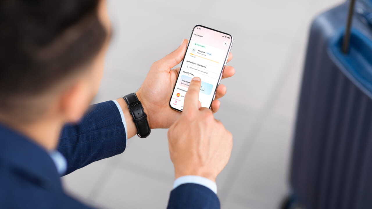 The eSIM Paradox in 2026: What YoY Adoption Data Reveals About Traveler Psychology