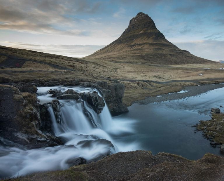 Go to the best places to visit in Iceland! Travel to the Snæfellsnes Peninsula, relax in the Blue Lagoon, walk around the Vík beaches and more