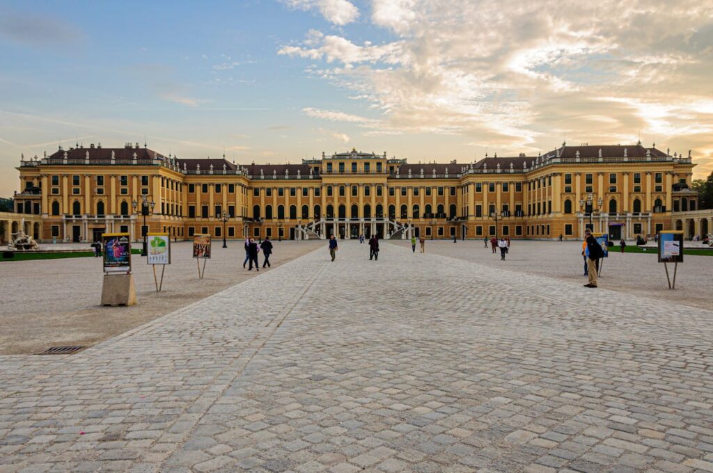 photo of a palace in vienna