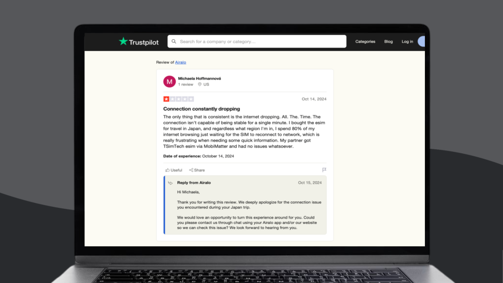 Trustpilot review describing connectivity issues and the Airalo's Japan eSIM constantly dropping out