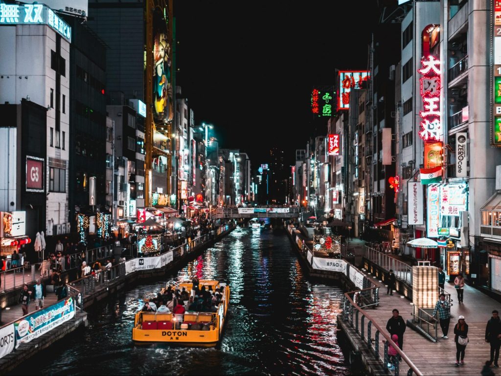 The light shines twice on the Yodo River, Osaka