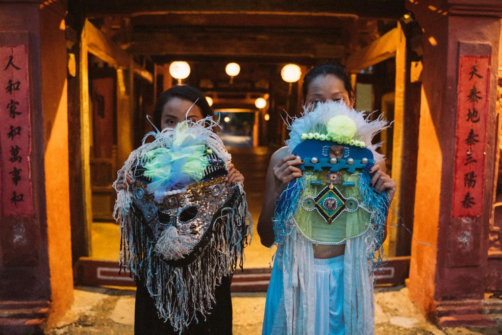 locals dresses for mid autumn festival