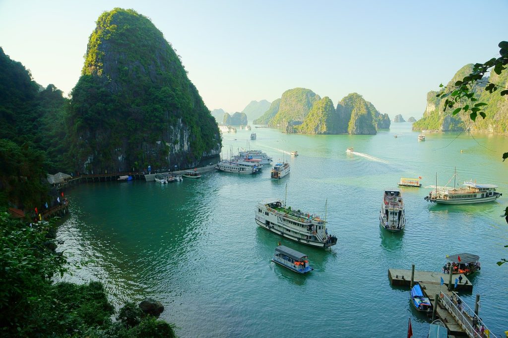 Ha Long Bay viewpoint on a clear day 