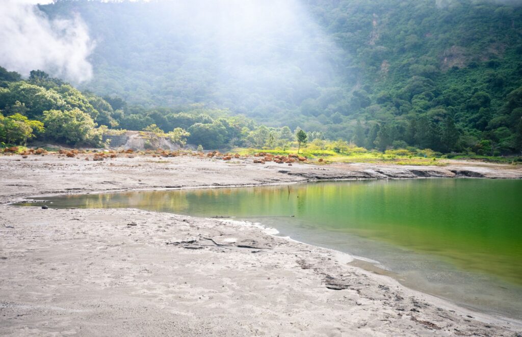 Laguna de Alegria at the Tecapa volcano