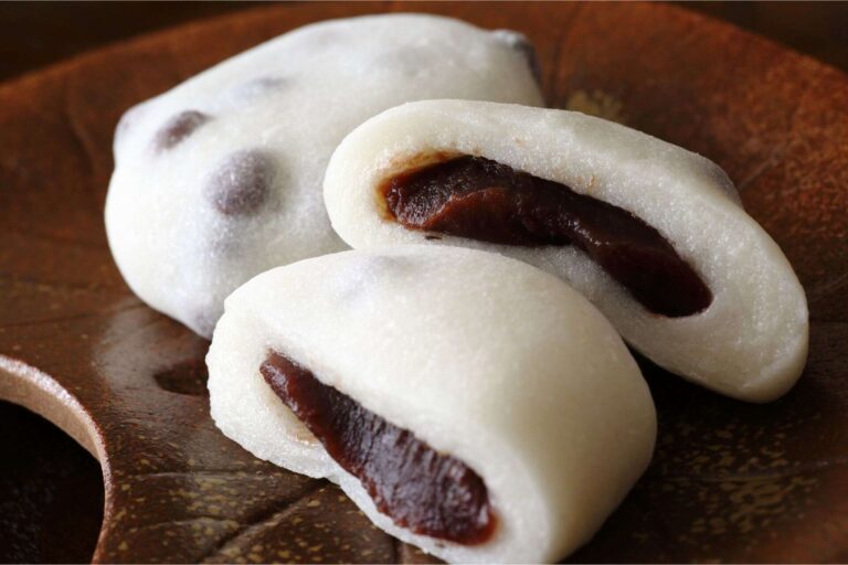 Shio daifuku is a street food highlight in Jizo-Dori