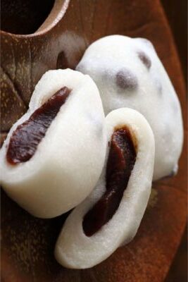 Shio daifuku is a street food highlight in Jizo-Dori