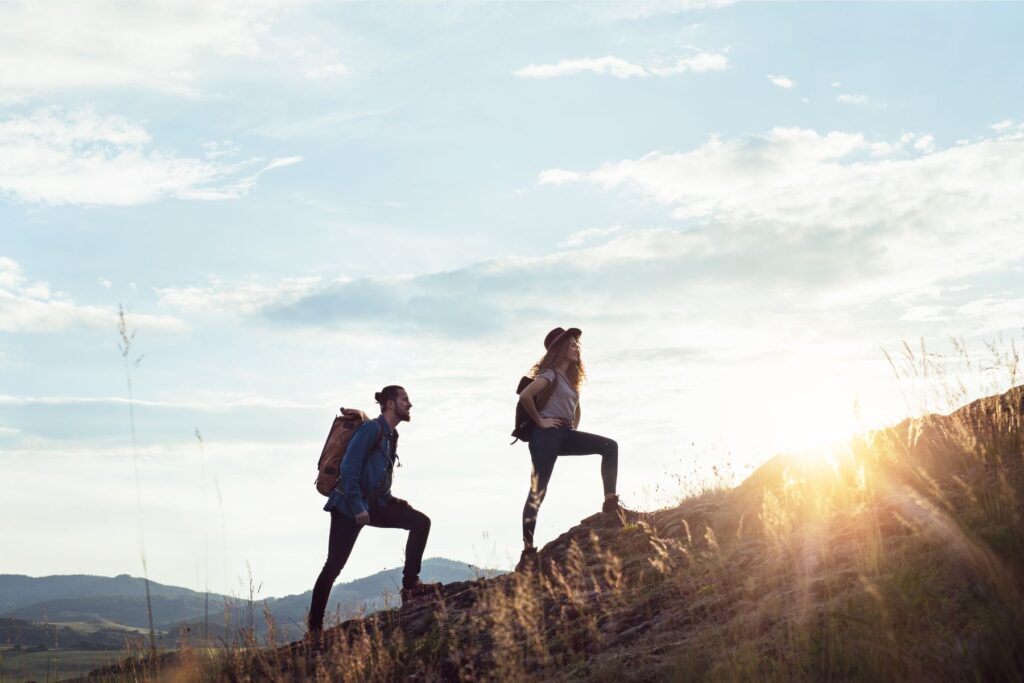 A priceless couples hike in New Mexico; Source: Unsplash