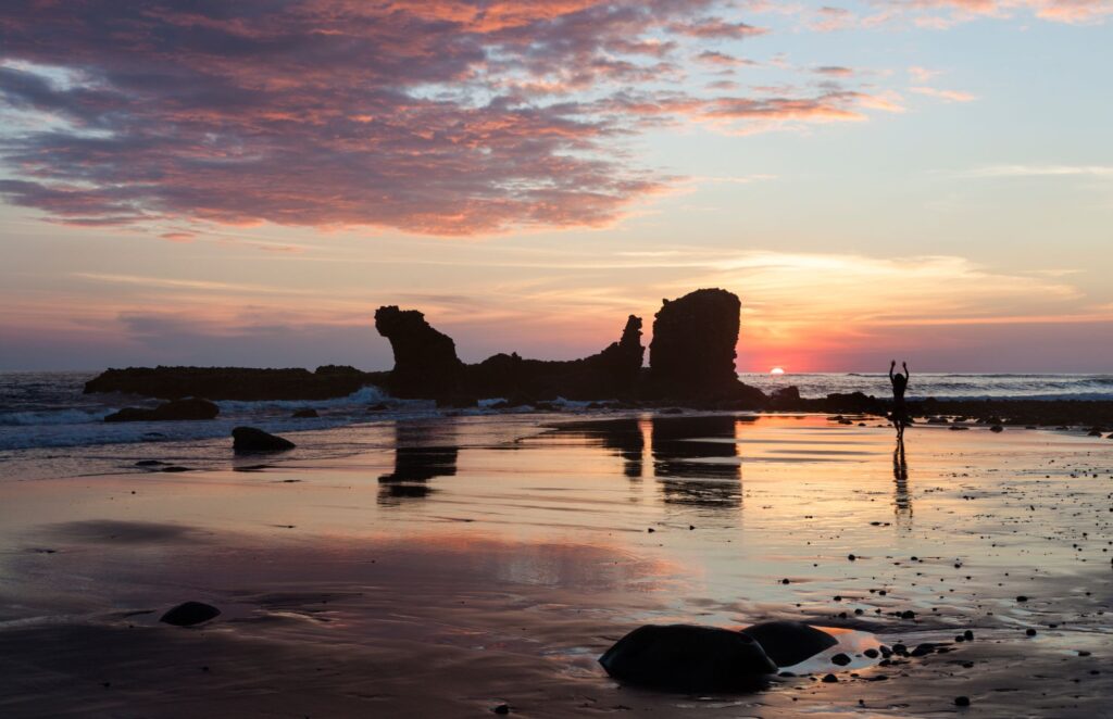 El Tunco rock formation at sunset. Source: Canva