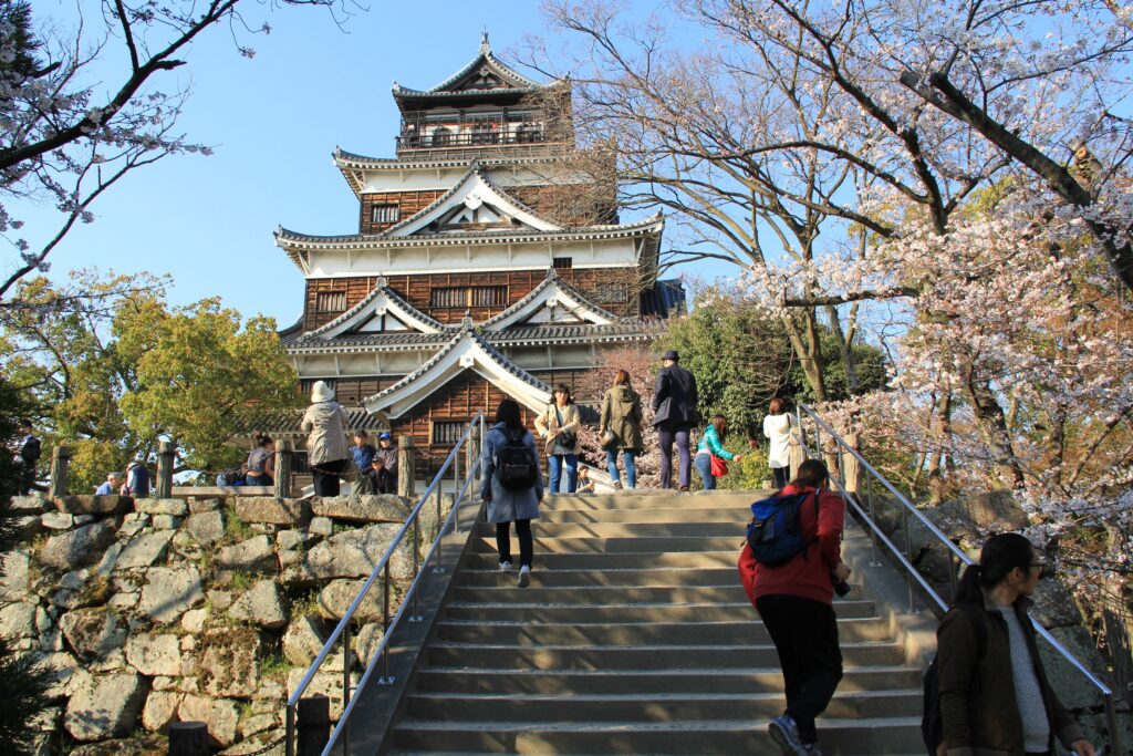 Visiting famous sites in the spring, just as the cherry blossoms began! 