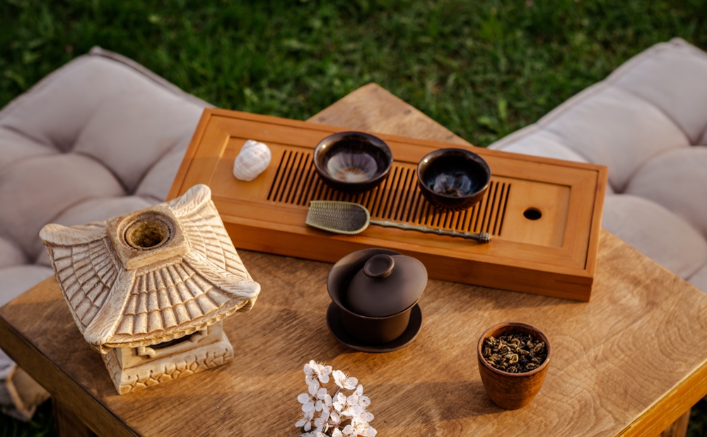 Cups, tea, and other items required to prepare a tea ceremony. Source: Shutterstock