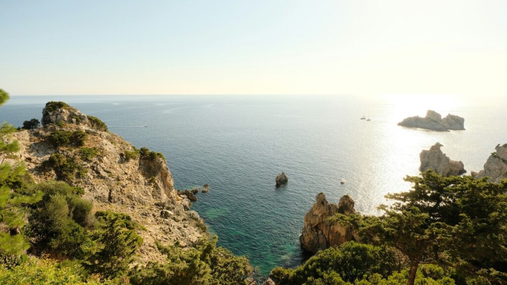 Dramatic cliffs overlook a majestiv view of the Aegan Sea 