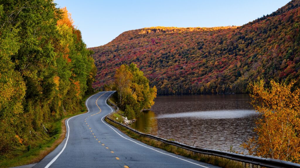 Enjoy scenic drives in New Hampshire, Source: Unsplash