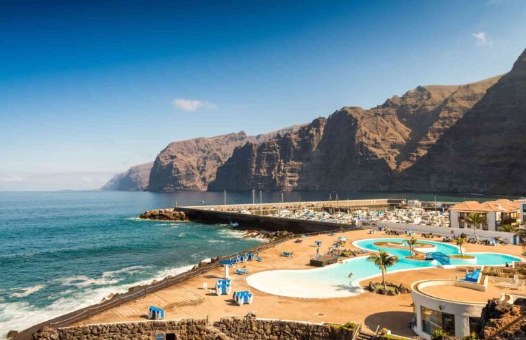 Cliff-side hotel, Tenerife