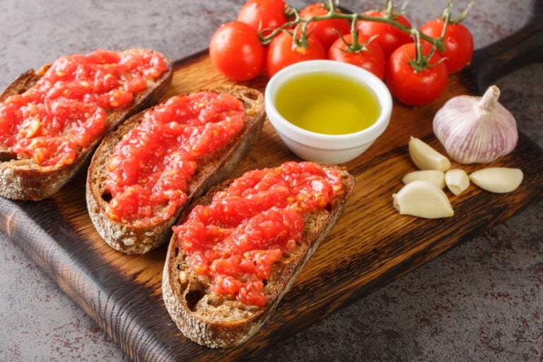 Pan con tomate