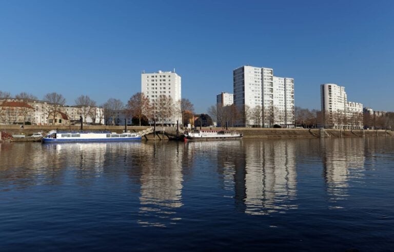 Buildings Vitry-sur-Seine seen from the other side of the Seine river. Source: Shutterstock
