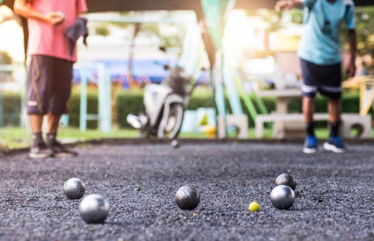 People playing pétanque