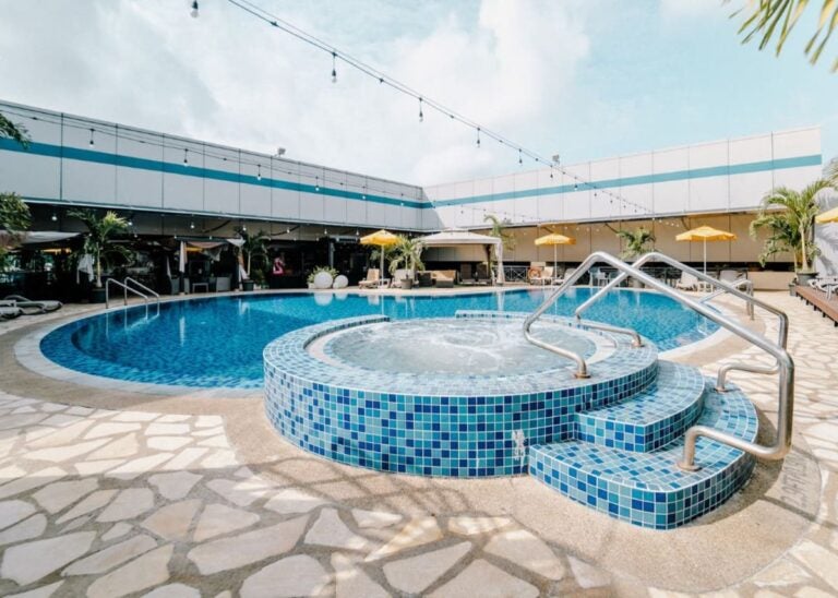 Changi airport rooftop swimming pool