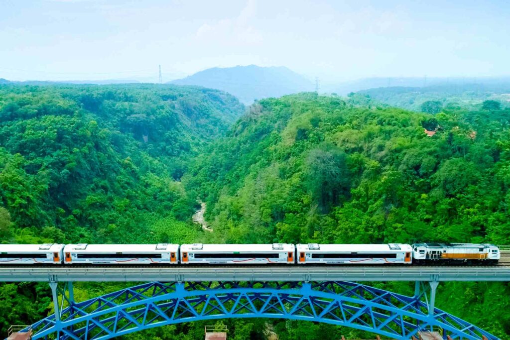  Argo Parahyangan train