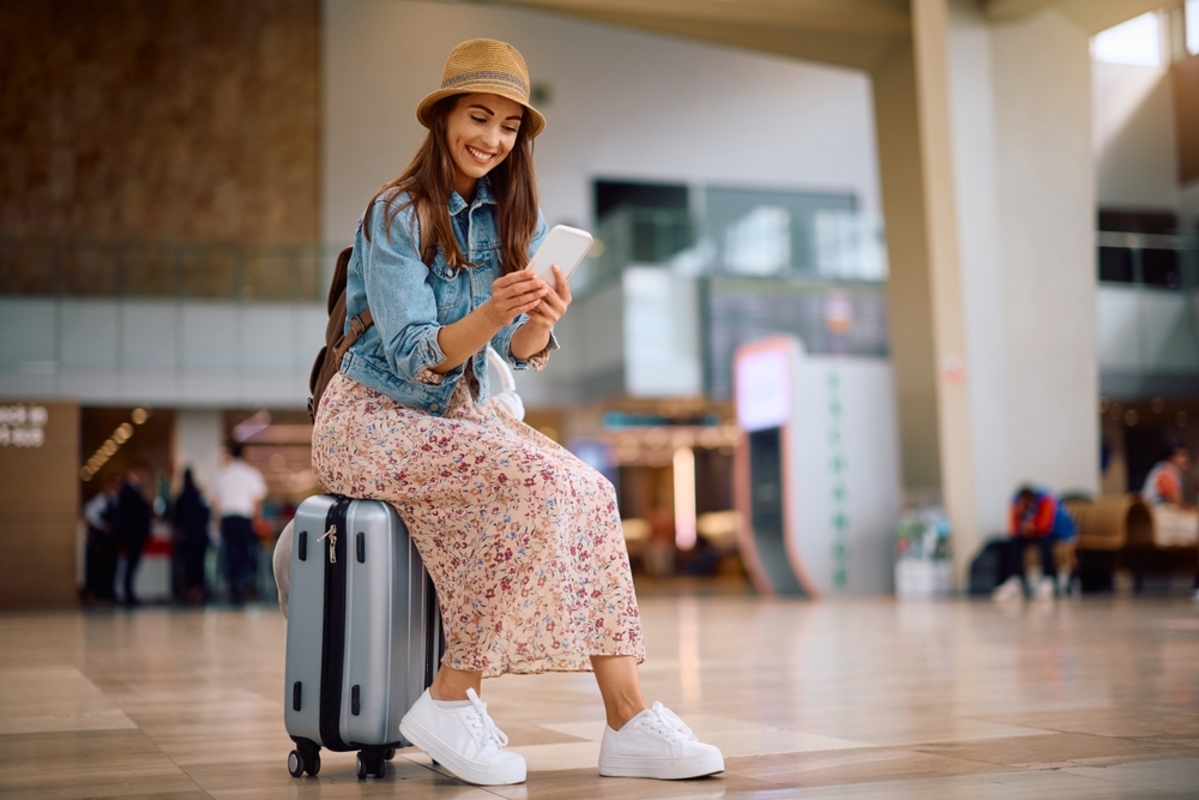 Digital nomad flying to attend a network event