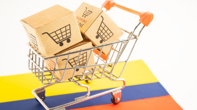 Shopping trolley with the Colombian flag.