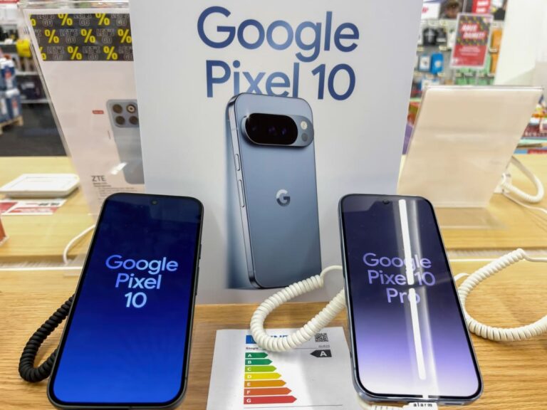 Google Pixel 10 and Pixel 10 Pro smartphones displayed in a retail store