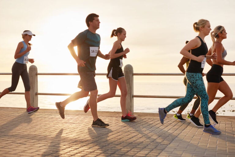 runners on the great ocean road marathon route overlooking the southern ocean