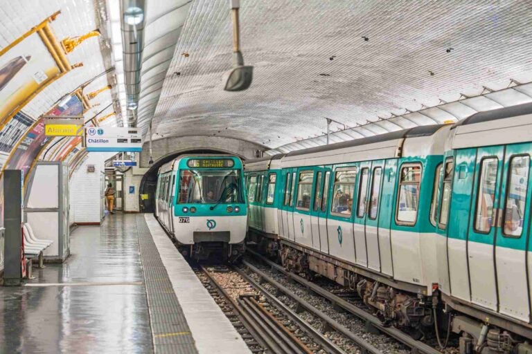Paris metro access