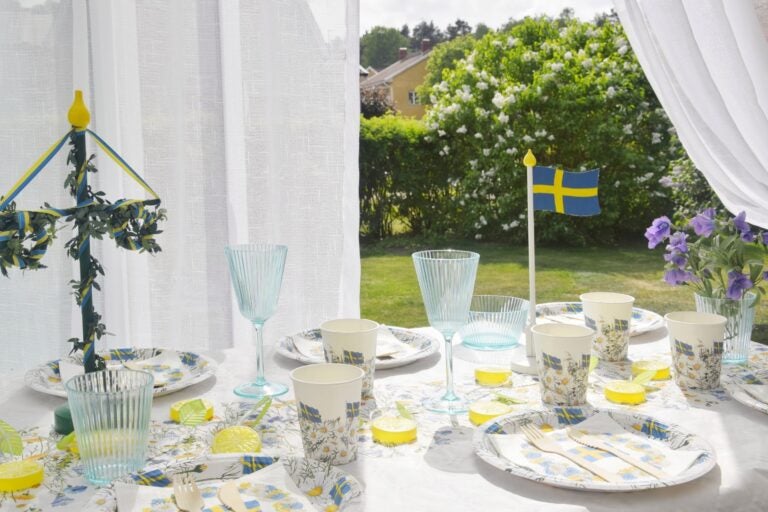 Table setting for the Midsommar holiday.