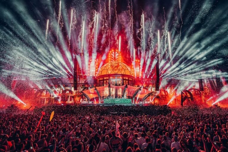 Large festival crowd at Parookaville.