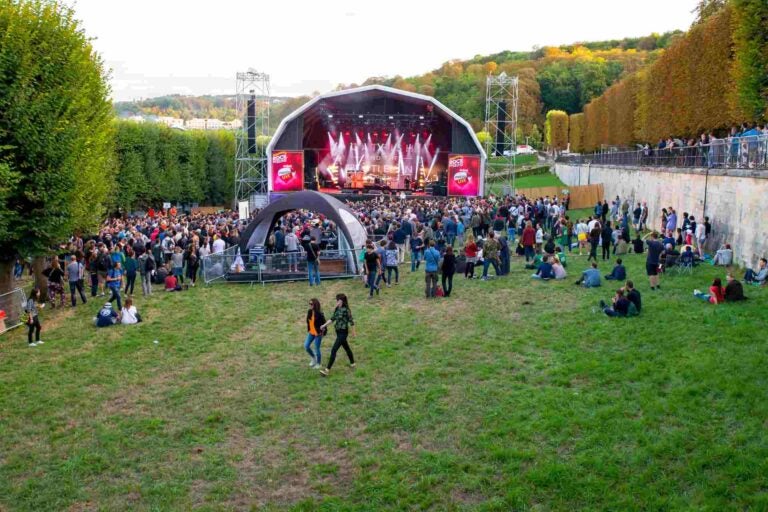 Outdoor concert atmosphere Rock En Seine