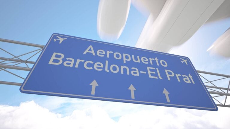 barcelona el prat airport sign