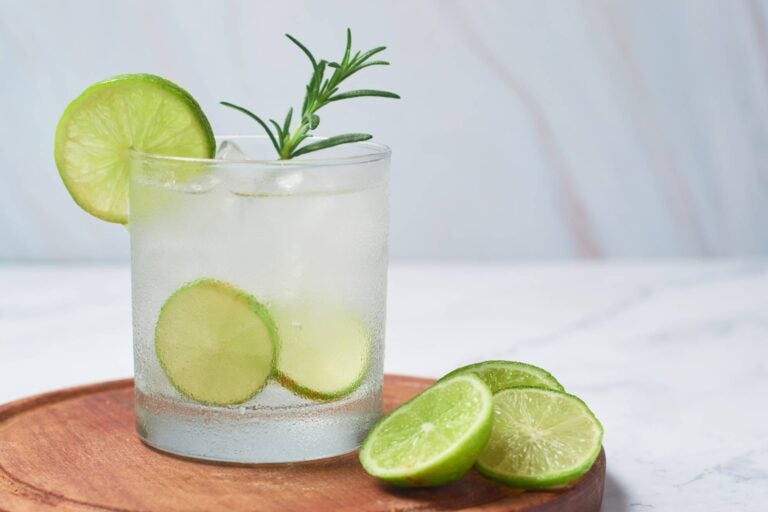 caipirinha glass with lemon and mibt