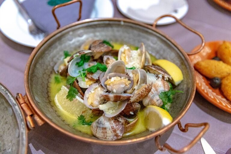 clams served with lemon and traditional portuguese spices