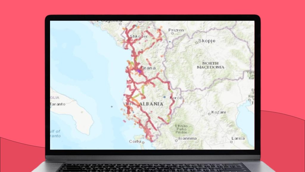 Mapa Albanii z zaznaczonym obszarem zasięgu sieci komórkowej Vodafone Albania