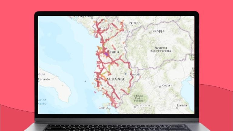 Mapa Albanii z zaznaczonym obszarem zasięgu sieci komórkowej Vodafone Albania