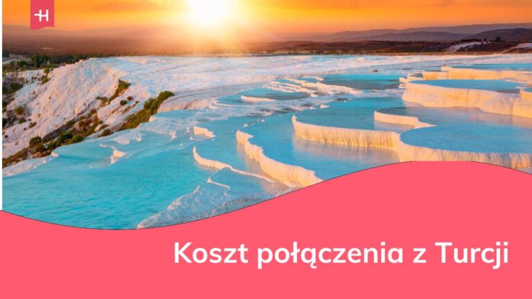 Zachód słonca w nad naturalnymi basenami w Turcji
