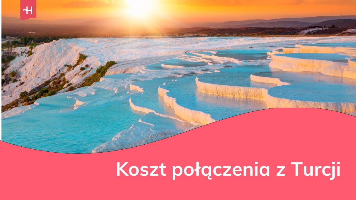 Zachód słonca w nad naturalnymi basenami w Turcji