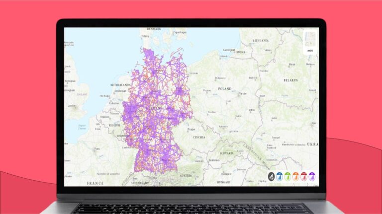 Mapa pokrycia sieci komórkowej w Niemczech wyświetlona na ekranie laptopa