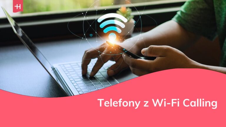 Mężczyzna korzystający z laptopa i smartfona