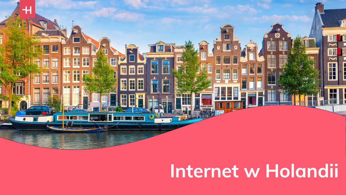Widok na kolorwe domki w Amsterdamie.