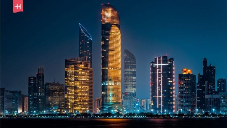 Abu Dhabi oferuje luksusowe zakupy, jedzenie i zakwaterowanie.