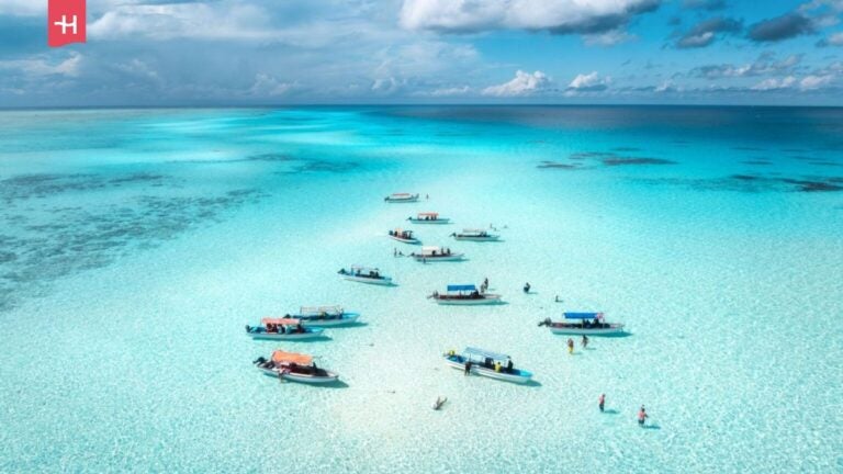 Jednym z najtańszych afrykańskich miejsc, które warto odwiedzić, aby spędzić wakacje na ciepłej plaży, jest malownicza wyspa Zanzibar.