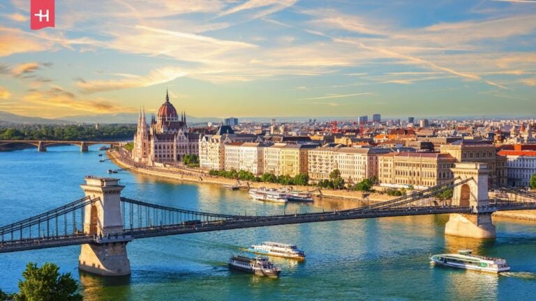 Widok na most i parlament - Budapeszt.
