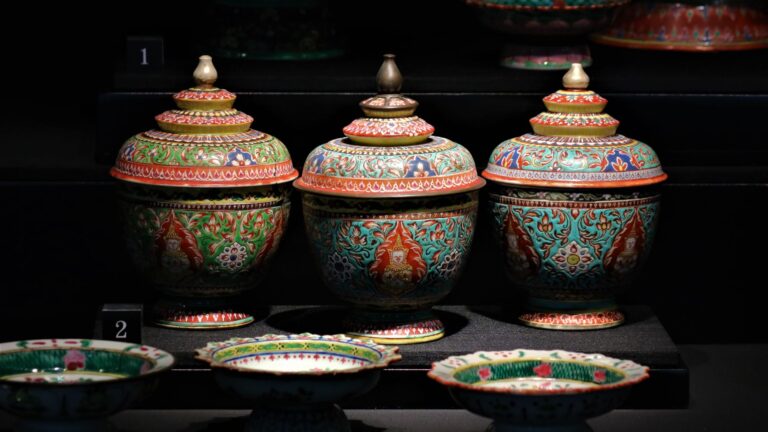 Ceramiczne słoiki Benjarong