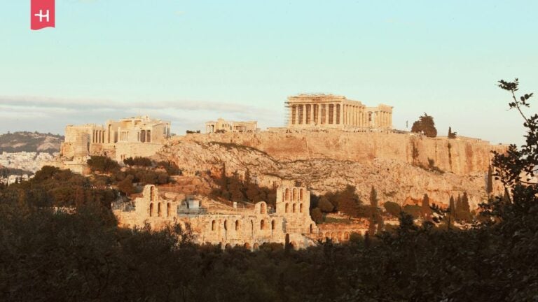 Widok na Akropol. Ateny, Grecja.