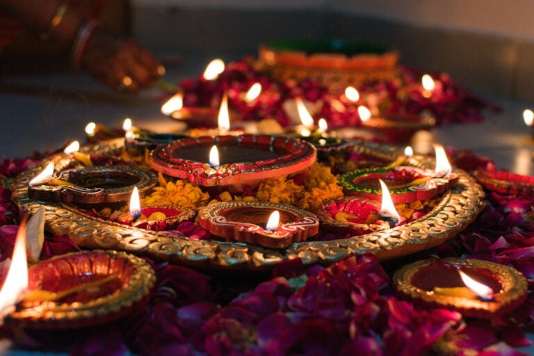 Diya – tradycyjne dekoracje – na święto Diwali. 