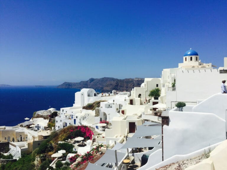 Biała zabudowa Santorini, Grecja.