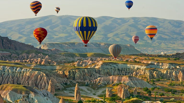 Balony nad wzgórzami Kapadocji.