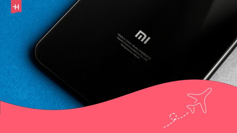 Die Rückseite eines Xiaomi-Handys in Nahaufnahme